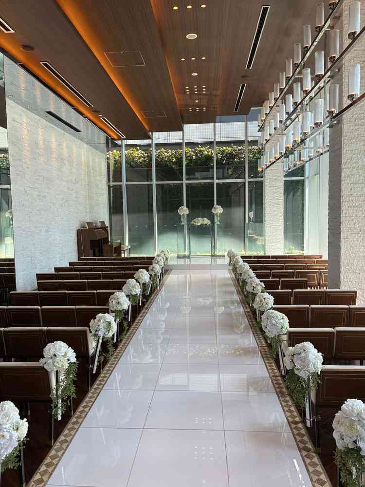 6階チャペルの写真です。四方向別の背景になっていて、飽きない作りでした。