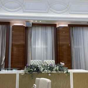 新郎新婦のテーブルとゲストのテーブルの距離が近いので、一体感があり素敵だった。