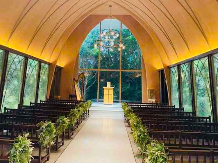 チャペル『TOKI』。写真よりも温かい雰囲気があり、光の演出が体験できた。