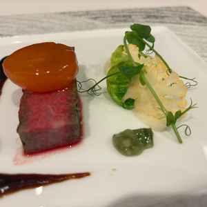 試食メインの牛肉はとても美味しかったです。特に卵黄のだし醤油漬けが印象的でした。