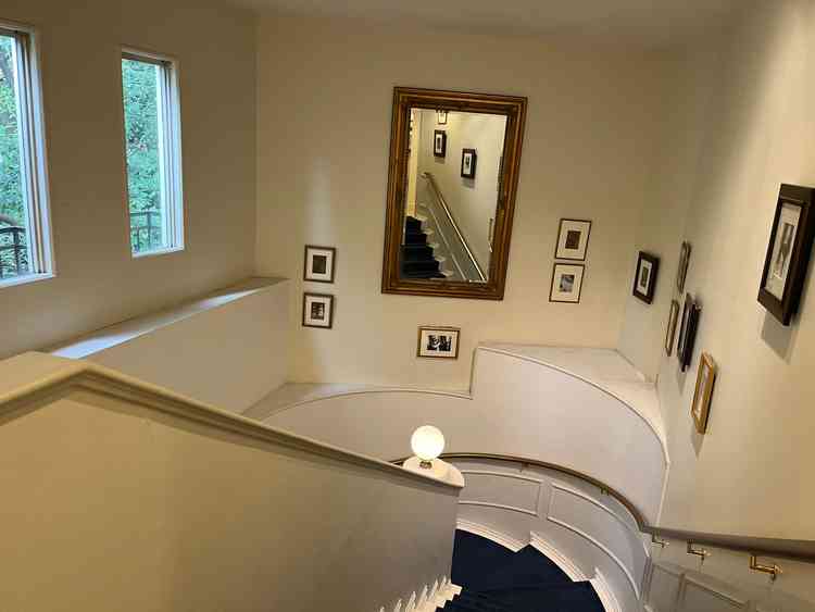 チャペルへ向かう途中の階段