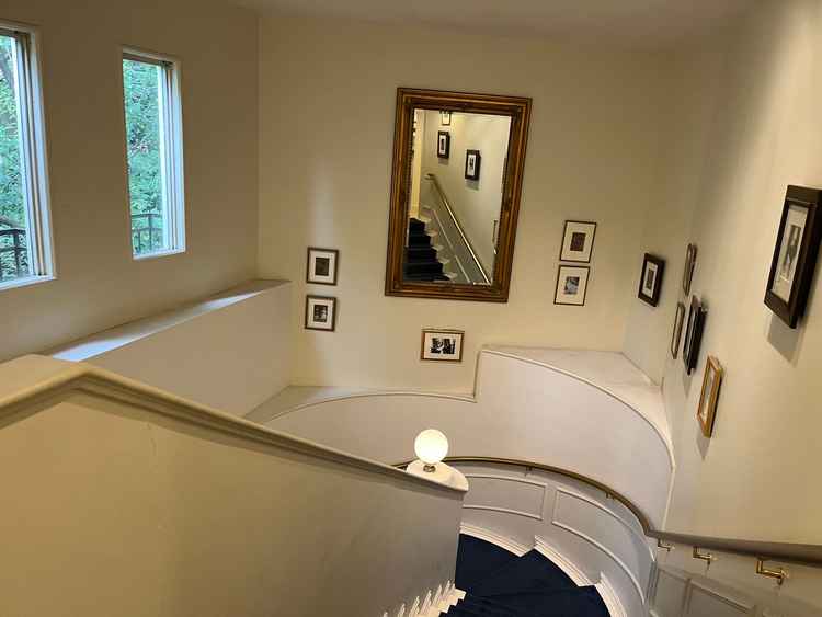 チャペルへ向かう途中の階段