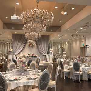 披露宴会場1 プロジェクションマッピングが素敵で、絶対やりたい！と思った