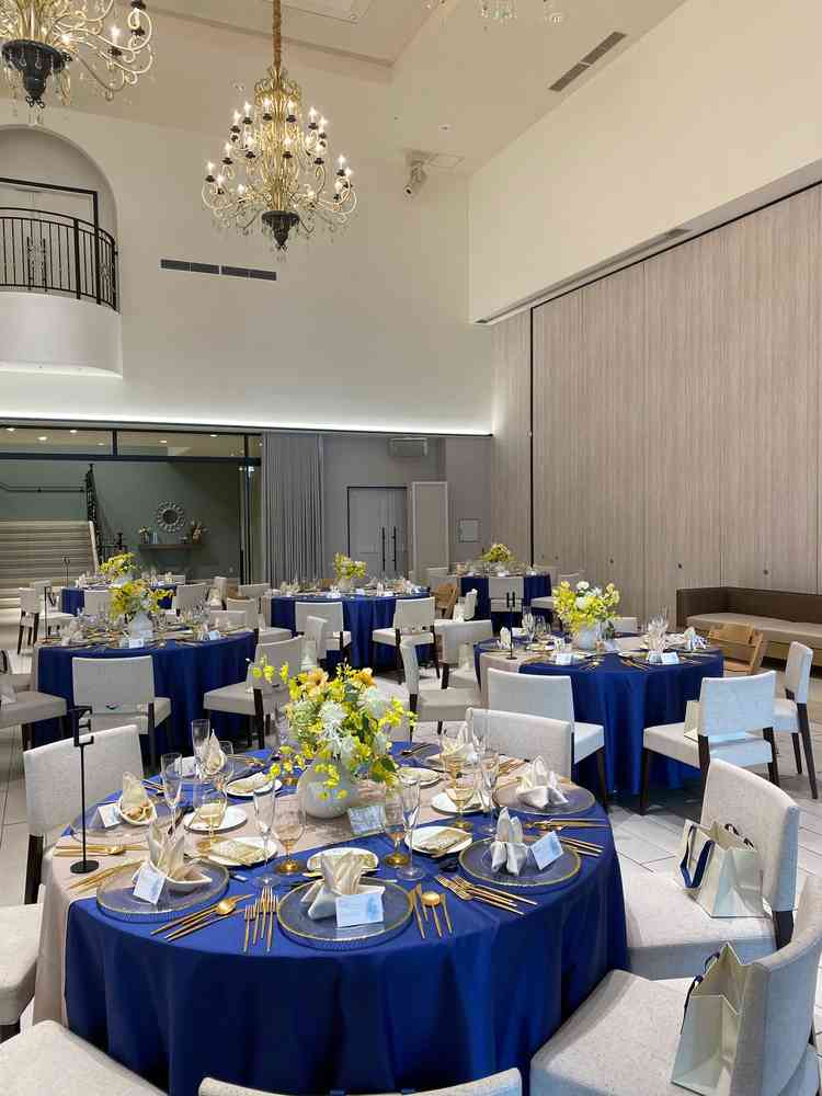 会場RAYは白を基調とした明るい会場で、スタイリッシュながら温かみがありました。