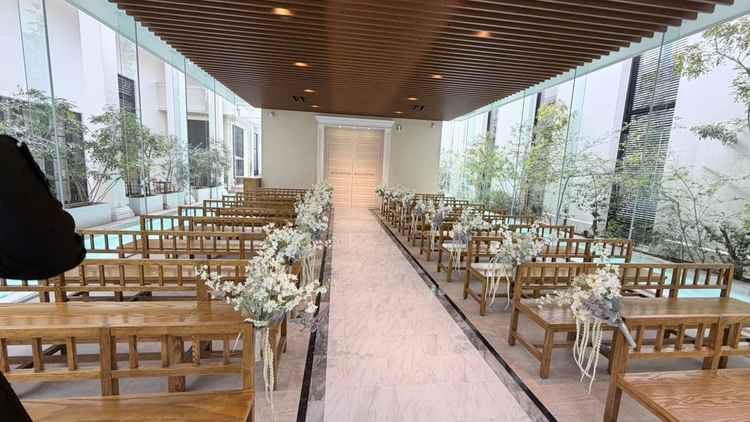 会場の自然を活かしたチャペルです