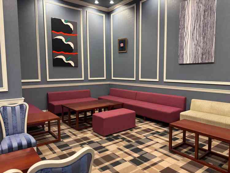 モダンな親族控え室。