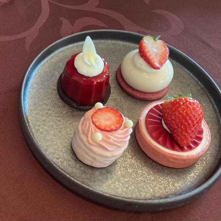 スイーツを一部試食できました。見た目も可愛く、とても美味しかったです。