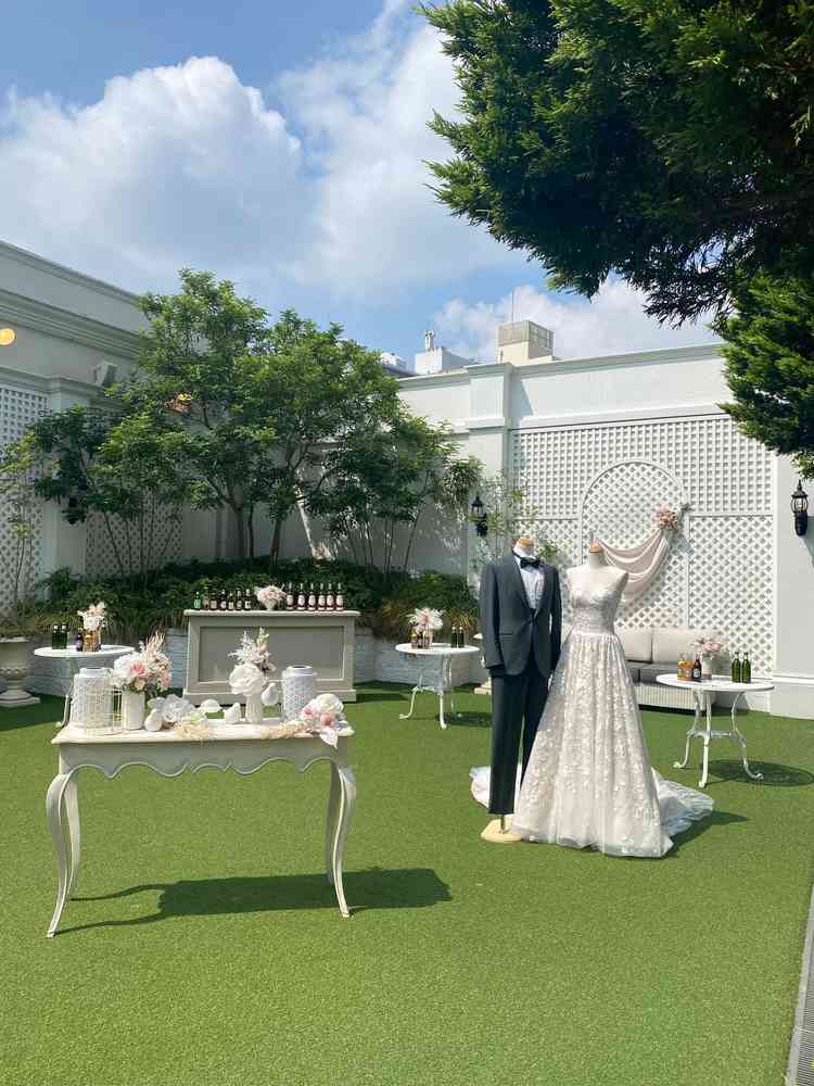 フォトスペースやブーケトスの場所など、様々な用途で使えるガーデンテラス。