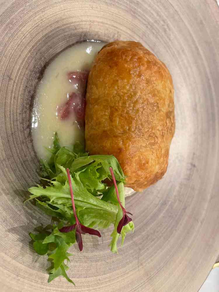 魚のパイ包みは魚がしっかり入っていて、お肉以上に食べ応えがあった