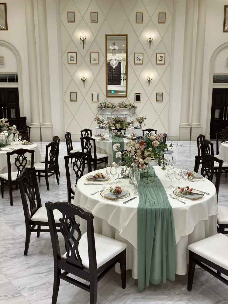 披露宴会場。広さがちょうど良く、30人程度での挙式を考えてもそこまで寂しい印象にはならなさそう。