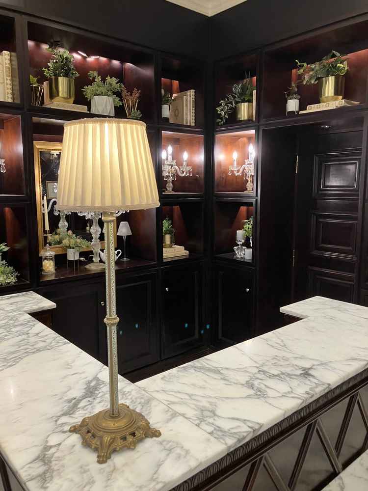 受付カウンター。左右に分かれて2つあり、新郎側、新婦側に分かれて受付できます。