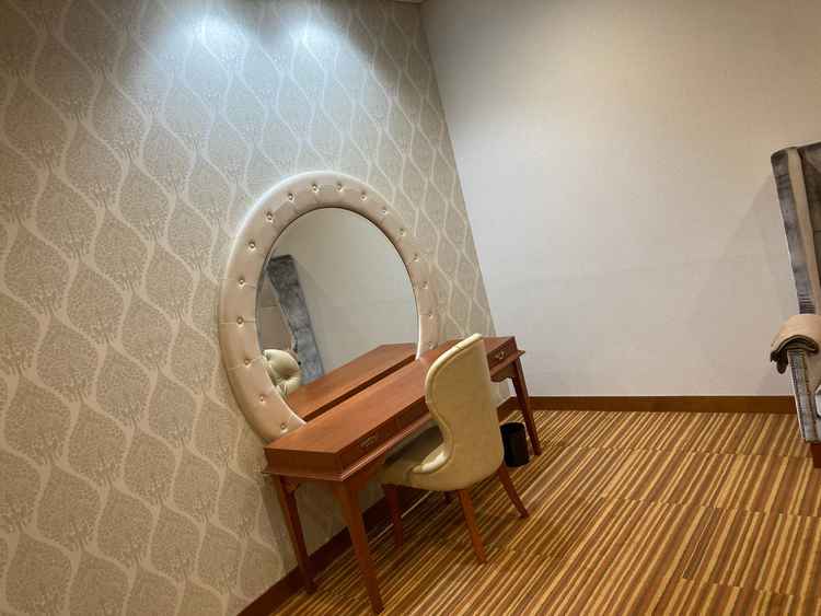 新郎新婦が着替えるところはとても落ち着く空間で緊張がほぐれるようなお部屋でした。