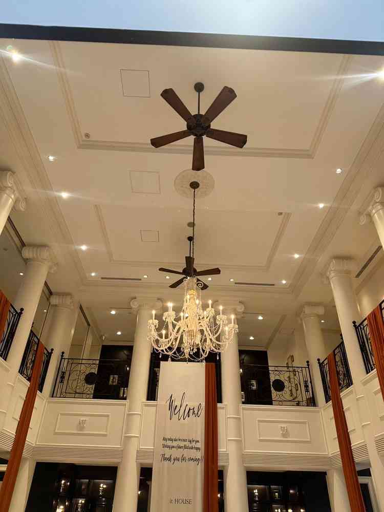 エントランスはプリンセスのお城に入った気分になり、特別な空間が広がっていました。