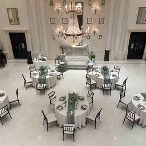 私好みの緑の披露宴で、理想でした!ソファにすると割高になりますが、しっかりドレスが見えます。