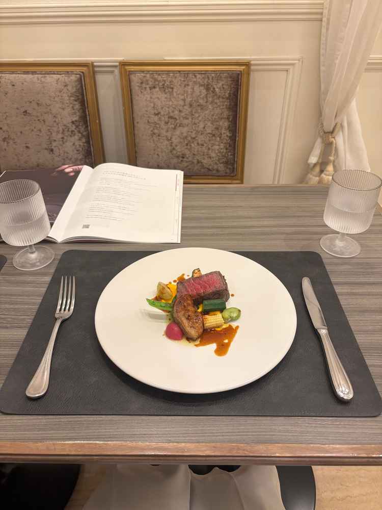お肉料理が美味しかったです。