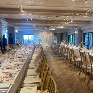 披露宴会場は長机のレイアウトでめずらしく新鮮でした。