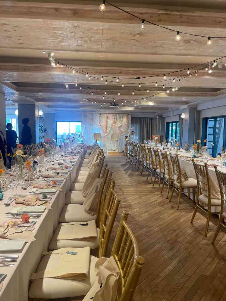 披露宴会場は長机のレイアウトでめずらしく新鮮でした。