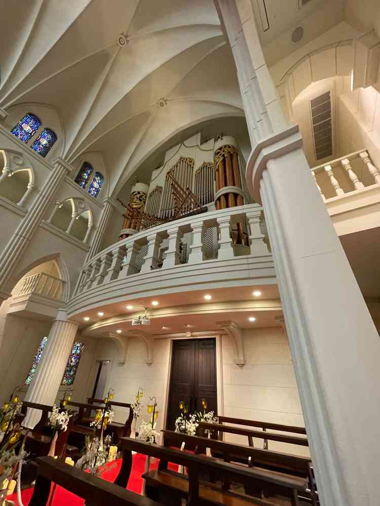 チャペルのパイプオルガン、生演奏です