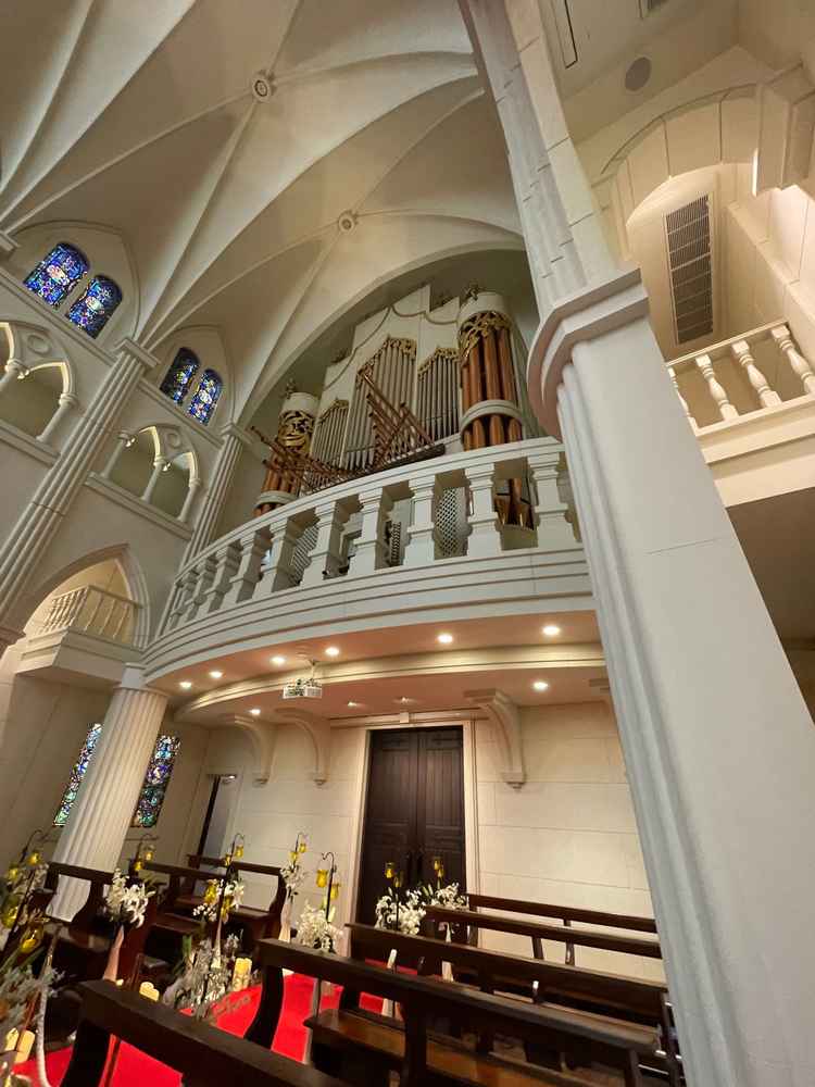 チャペルのパイプオルガン、生演奏です