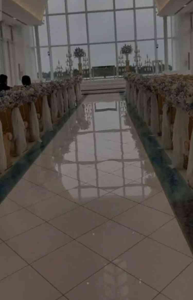 チャペル　大理石で反射するのが良かった