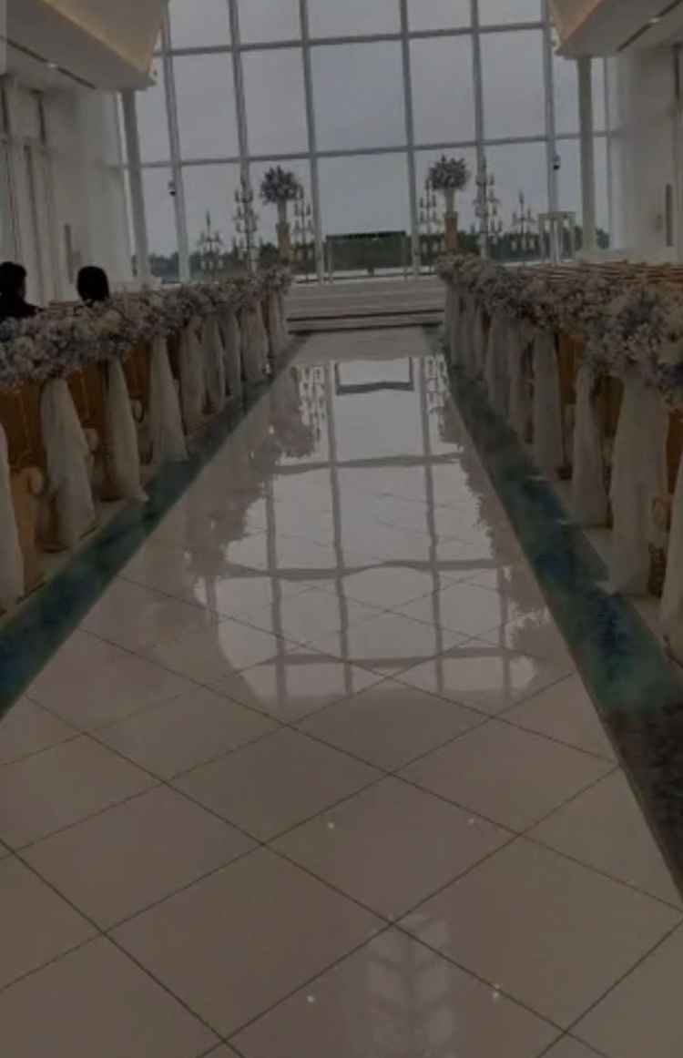 チャペル　大理石で反射するのが良かった