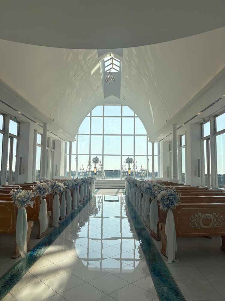 チャペル。ガラス張りで自然光が良く入ります。