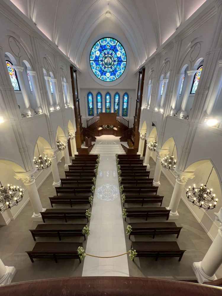 階段上から入場が可能なチャペル。色々想像が膨らみました。