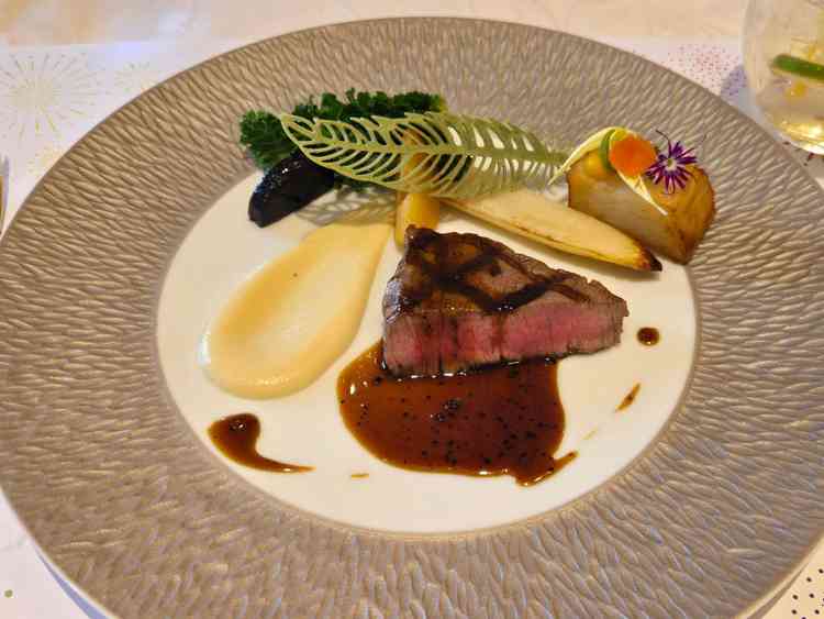 試食会のメイン料理。肉が柔らかく食べやすかったです。