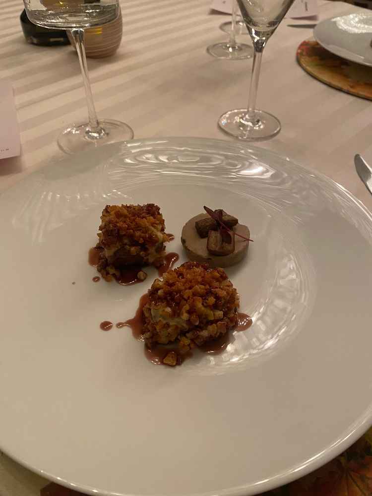 牛フィレ肉のロースト。牛蒡のフランが絶品でした。