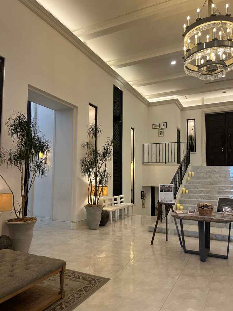 エントランスに入ると落ち着いた雰囲気のある待合室