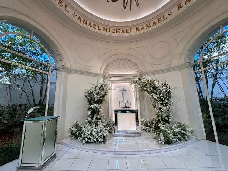 白を基調にしたチャペル