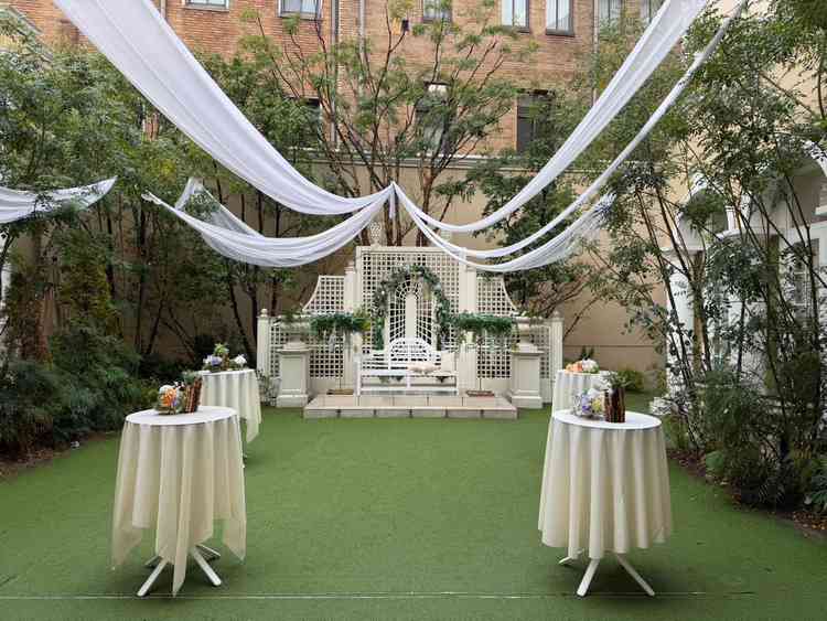 ガーデンの写真。冬だと寒いかなと心配していましたが、大型の暖房器具が備え付けられるそうで安心でした。