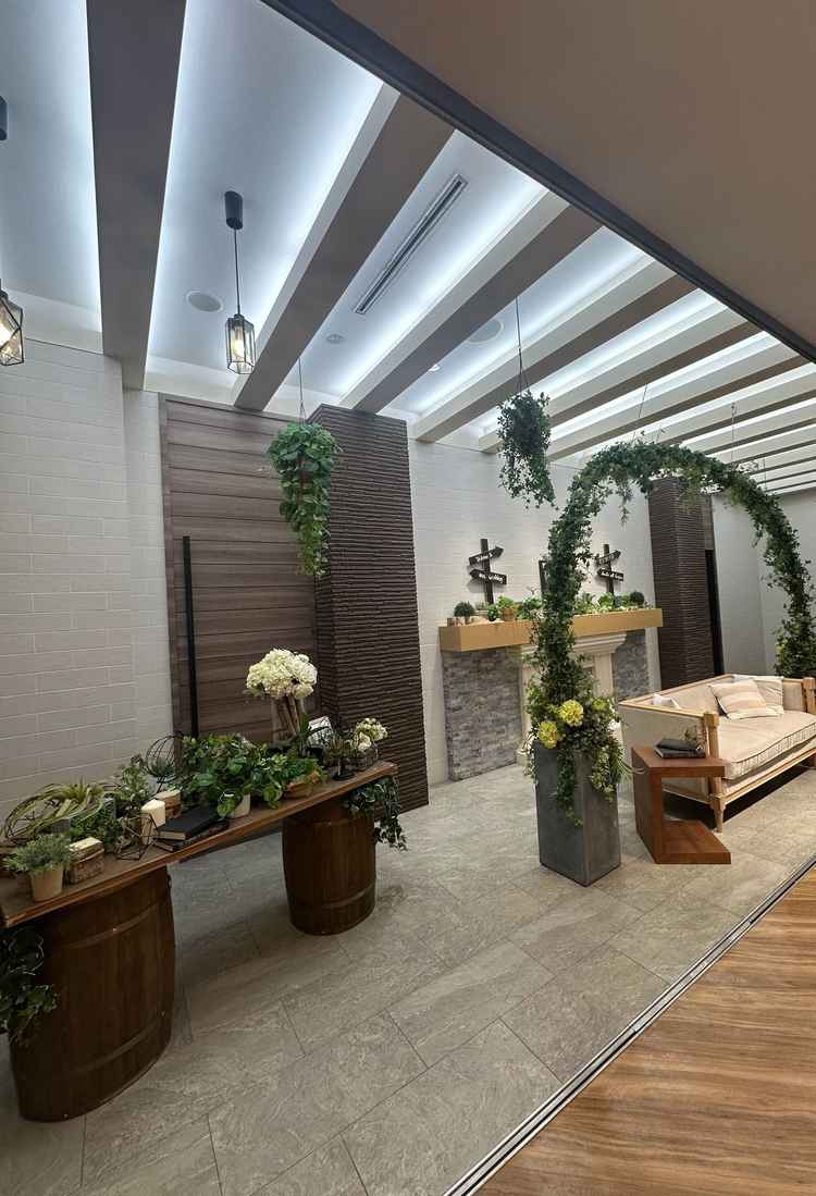 披露宴の空間も少し広い気はしましたが、天井のシャンデリアやグリーンの雰囲気が自然とマッチしていて良き