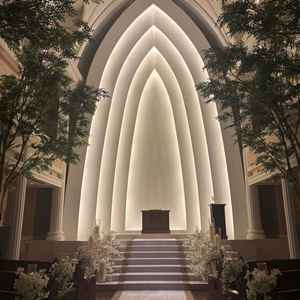 チャペルは本当に綺麗で、天井も高く、バージンロードも長い、ゲストへの配慮もされていました。