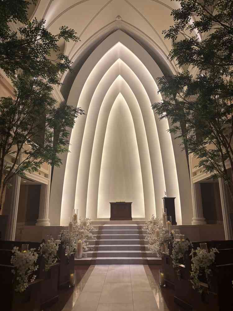 チャペルは本当に綺麗で、天井も高く、バージンロードも長い、ゲストへの配慮もされていました。