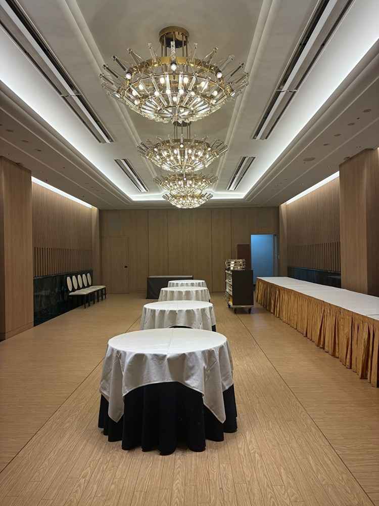 館内神殿。今回はセットされておりませんでしたが天井が高くライトは洋な雰囲気もあって素敵