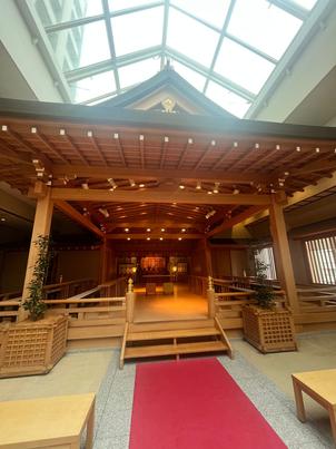 和装の神殿