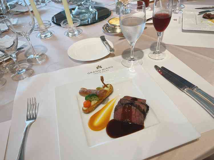 試食時は娘の椅子や飲み物もお気遣い下さりました。また、シェフの方がお料丁寧に説明して下さりました