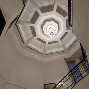 螺旋階段の天井は吹き抜けで雰囲気が良かったです。