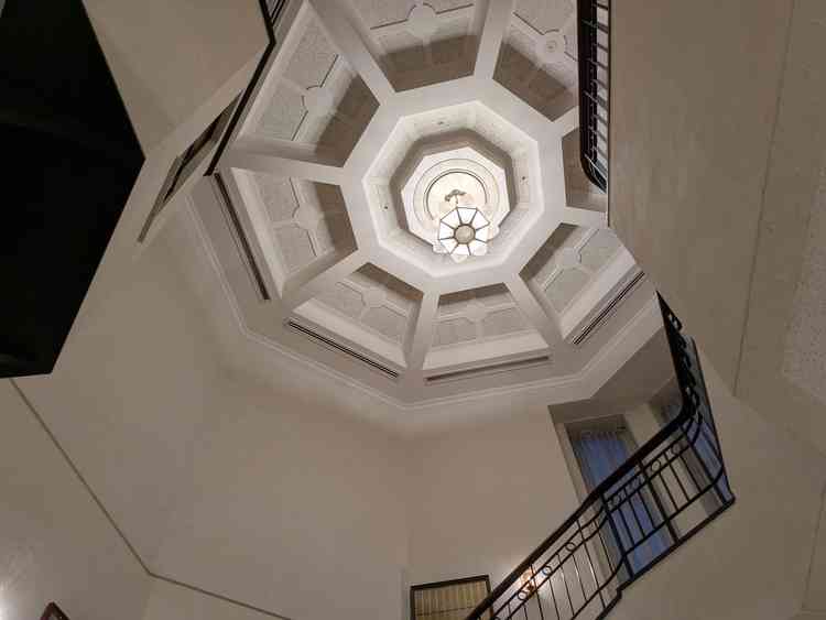 螺旋階段の天井は吹き抜けで雰囲気が良かったです。