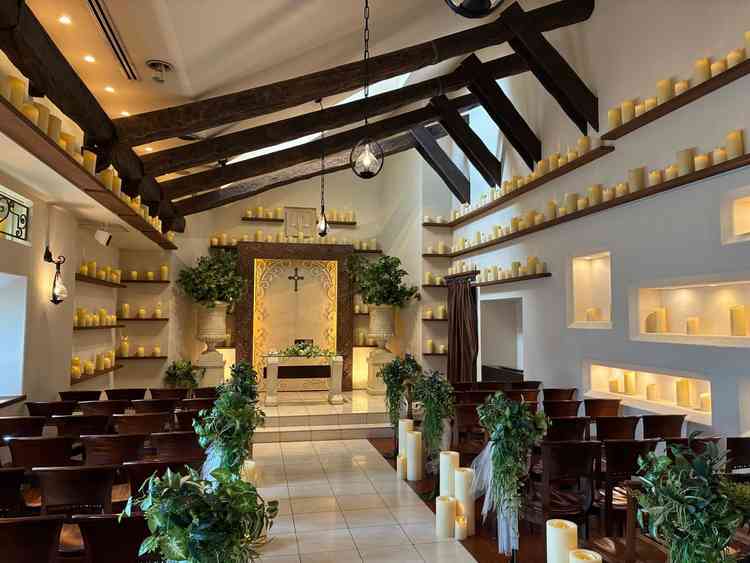 チャペル内の雰囲気はかなりよかったです！写真では小さいのかなと思っていたが、それなりの広さがあった。