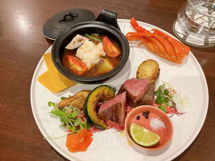 色鮮やかで見た目も楽しく、非常に美味しいお料理。