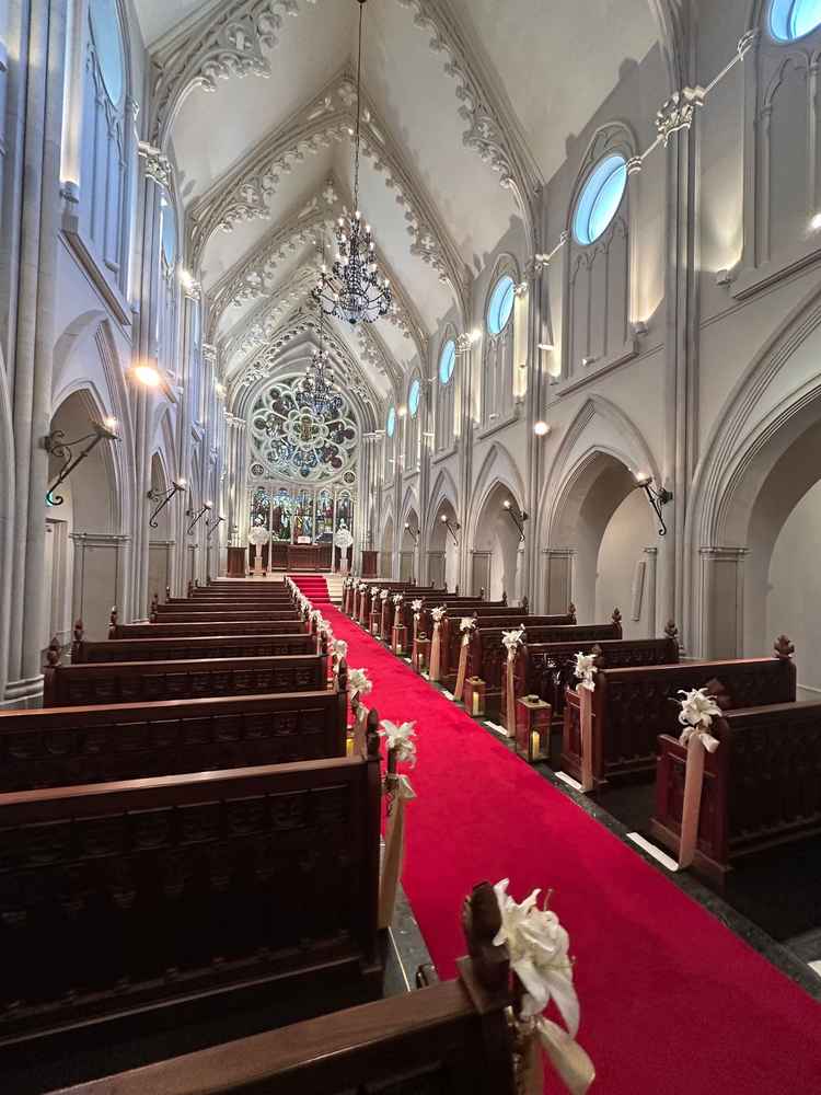 大きなステンドグラスだけではなく、パイプオルガンも非常に良いです。