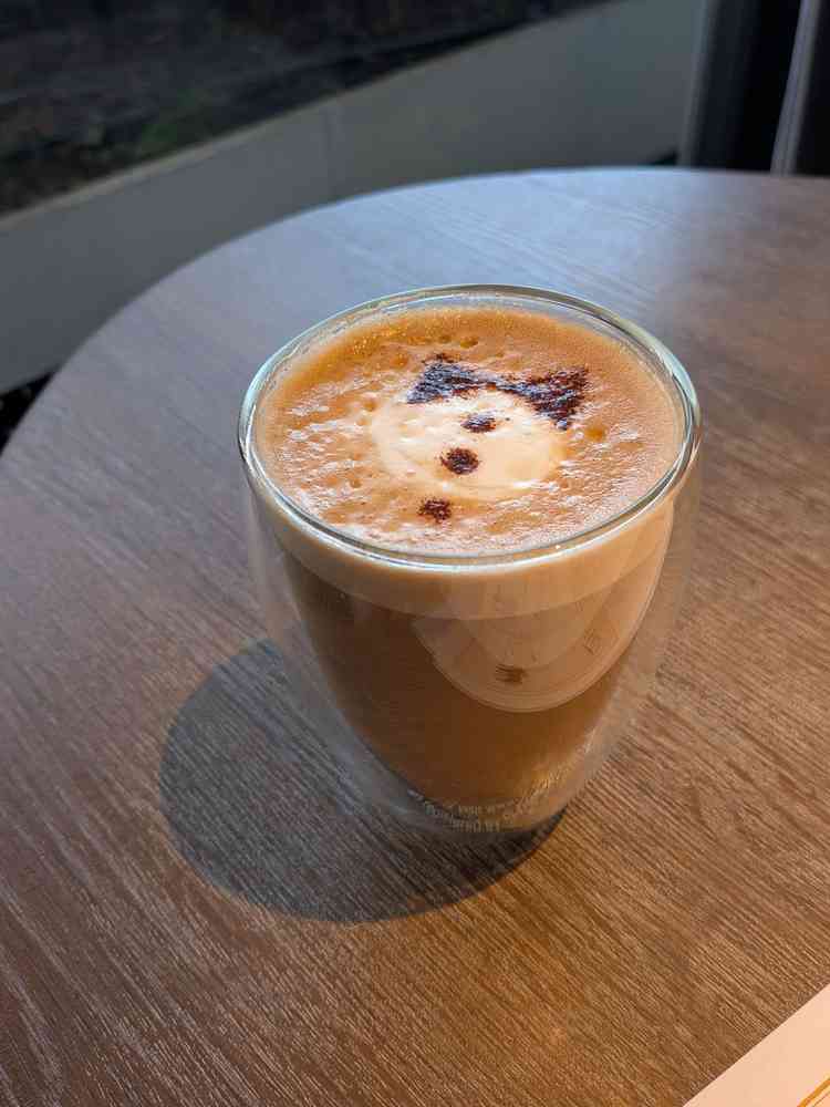 タキシードをイメージしたドリンクも可愛らしく、他ドリンクも遊び心がありストリングスらしさを感じた