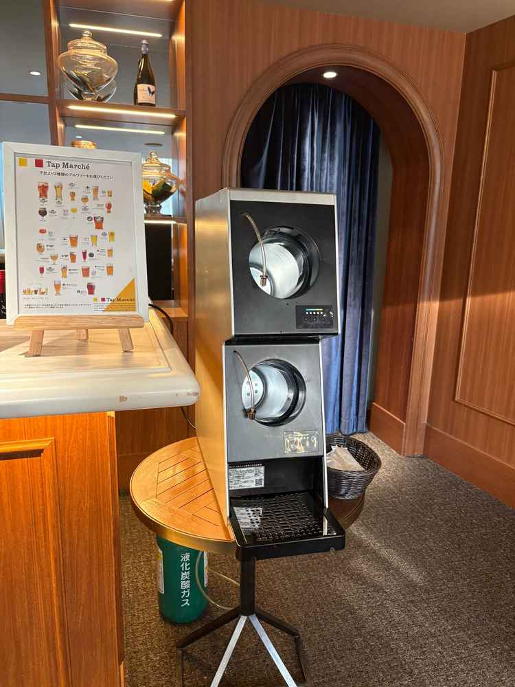 ウェルカムスペースにはバーがあり、種類豊富なカクテルが飲めたり、クラフトビールサーバーがありました