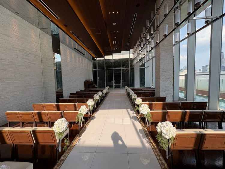 上の階のチャペルです。先ほどとは違い非常に開放感あふれるチャペルでした