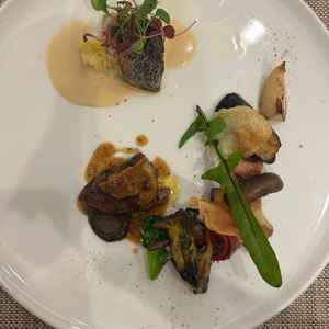 試食はフルコースでパンもいただけました。お料理はとてもこだわりがあり美味しかったです。