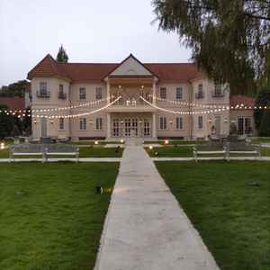 フェアブルーム自慢の庭です。庭のあちこちで写真を撮れます。集合写真もおすすめとのことです。