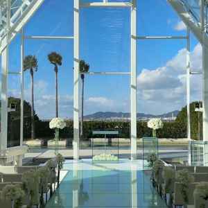 1つめのチャペルの写真。白基調で、日当たりもよく、とても明るかったです。