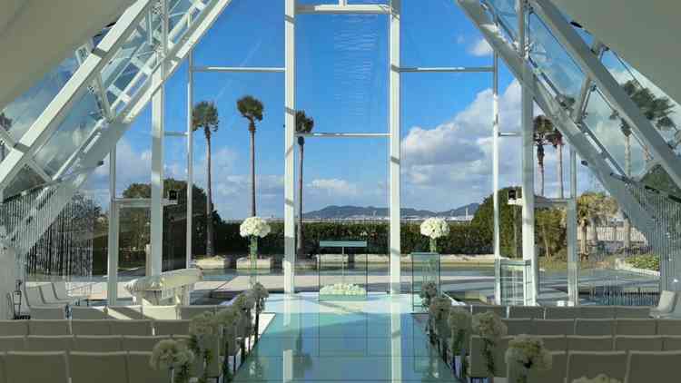 1つめのチャペルの写真。白基調で、日当たりもよく、とても明るかったです。